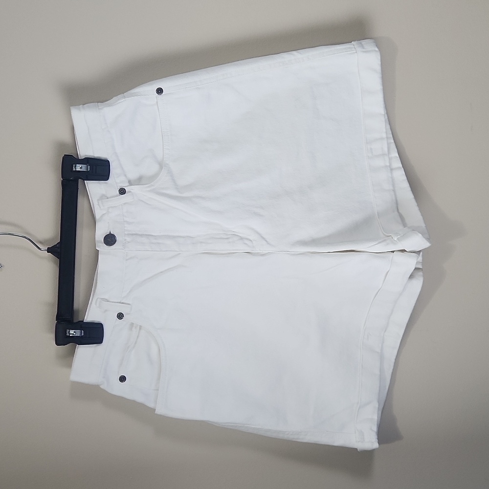 Vintage Liz wears white sports high rise shorts size 12 100%cotton